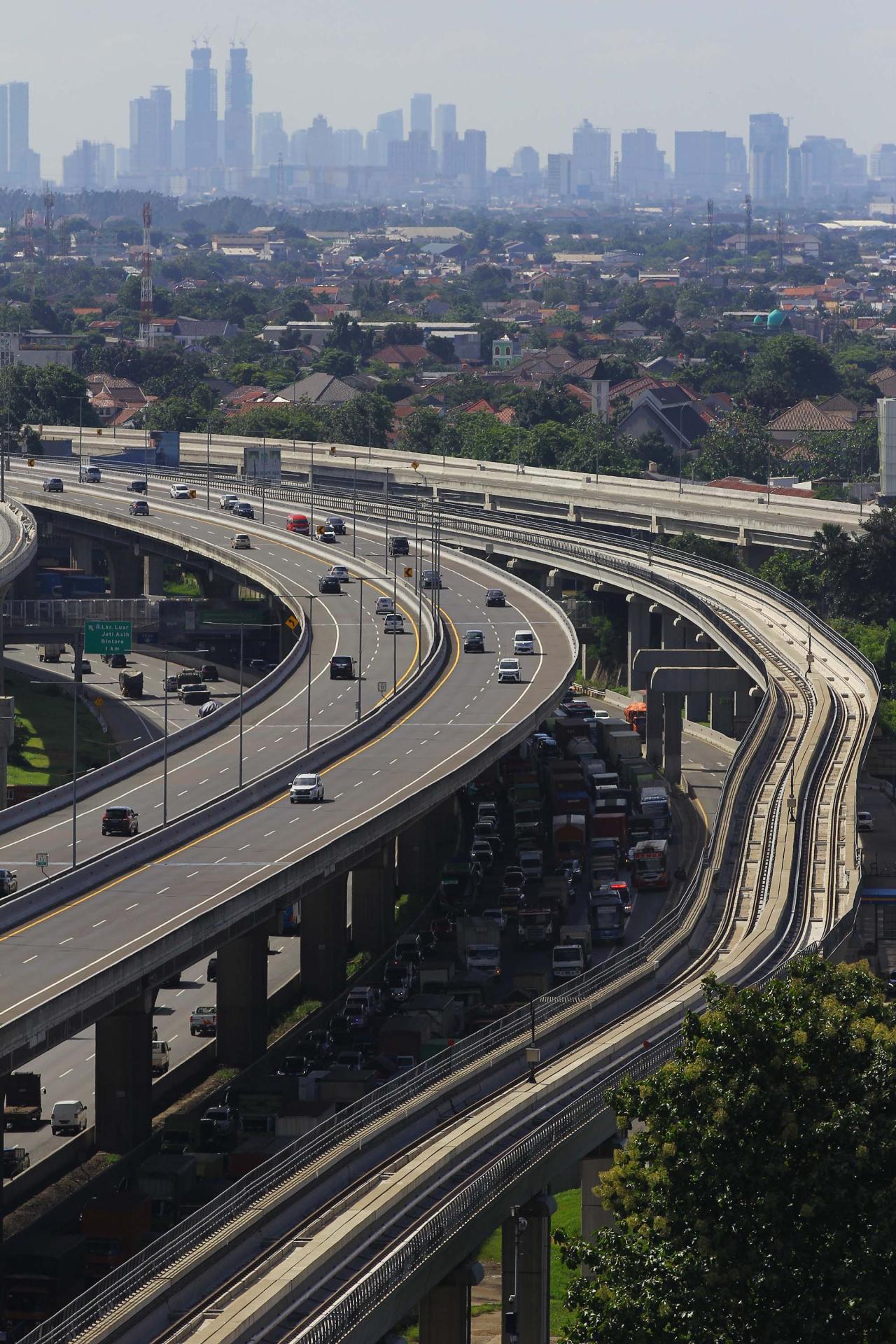 PT Nusantara Infrastructure...
