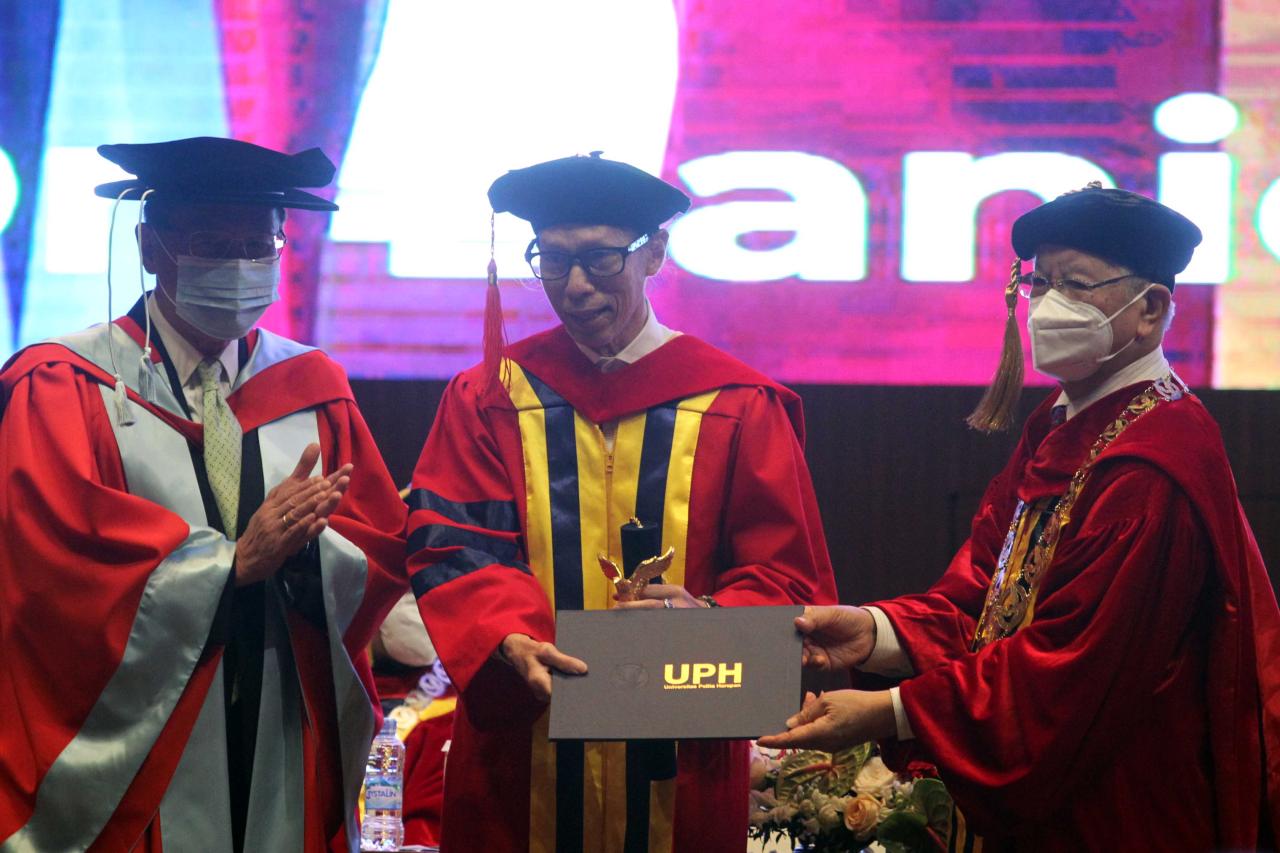 Wisuda Tatap Muka Universitas...
