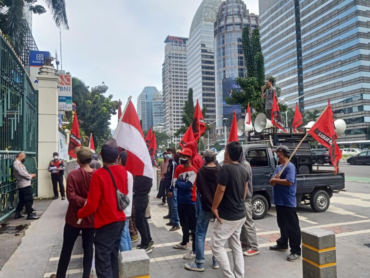 Unjuk Rasa Tuntut Mendikbud...