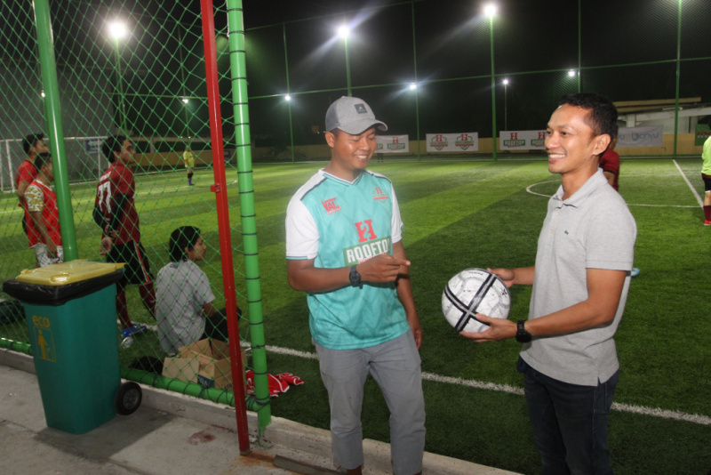 Sensasi Main Bola di...
