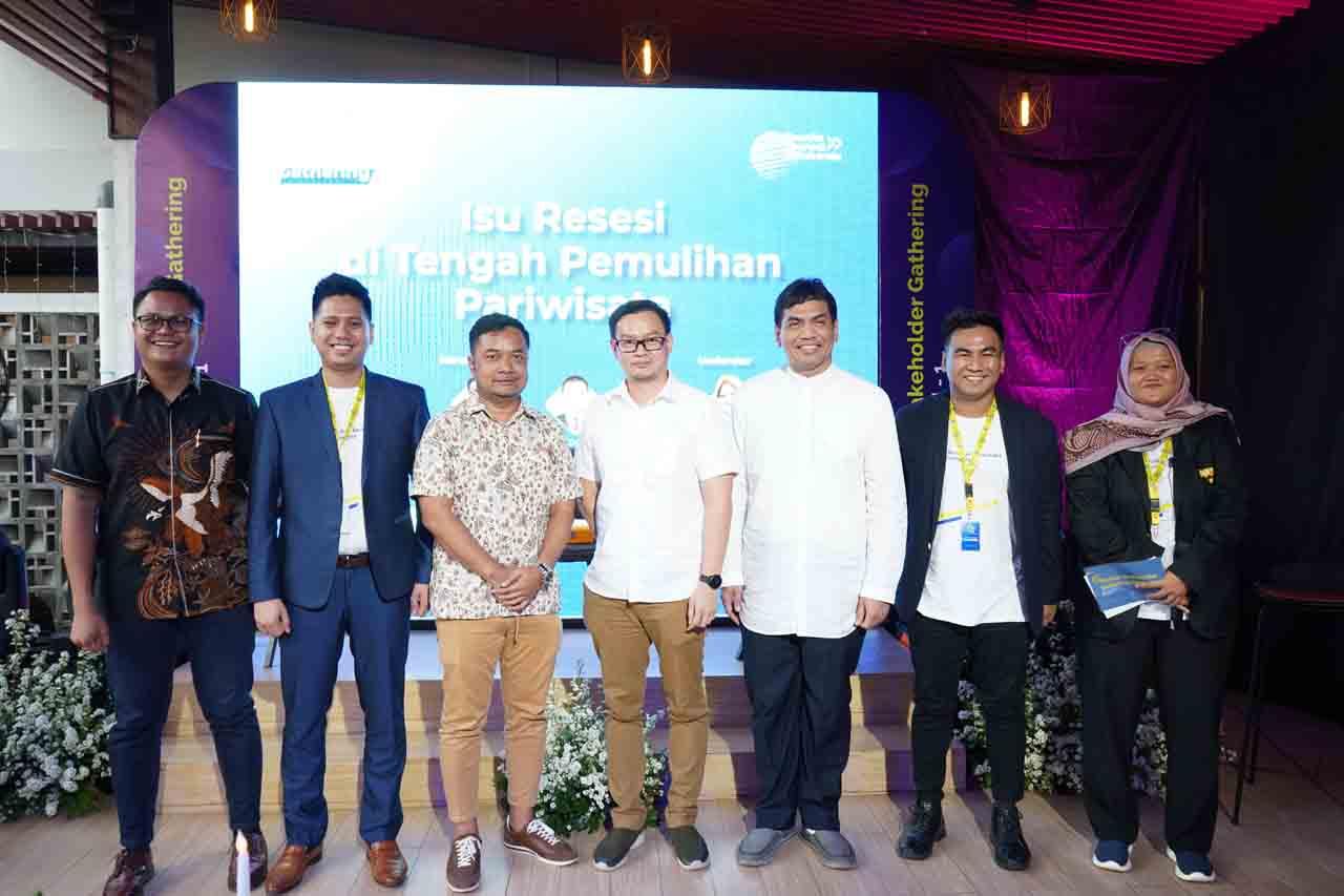 Tourism Stakeholder...