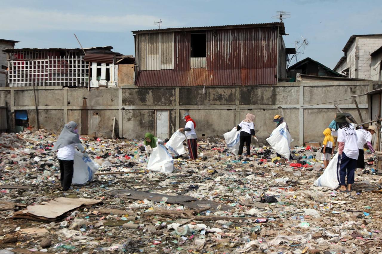 Keseruan Aksi Bersih-Bersih...
