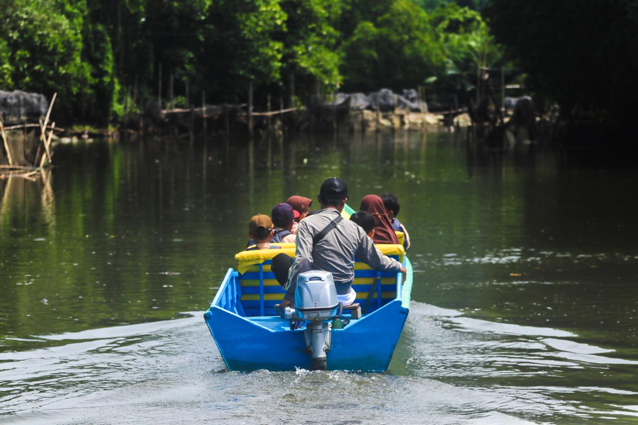 Transisi Perahu Berbahan...