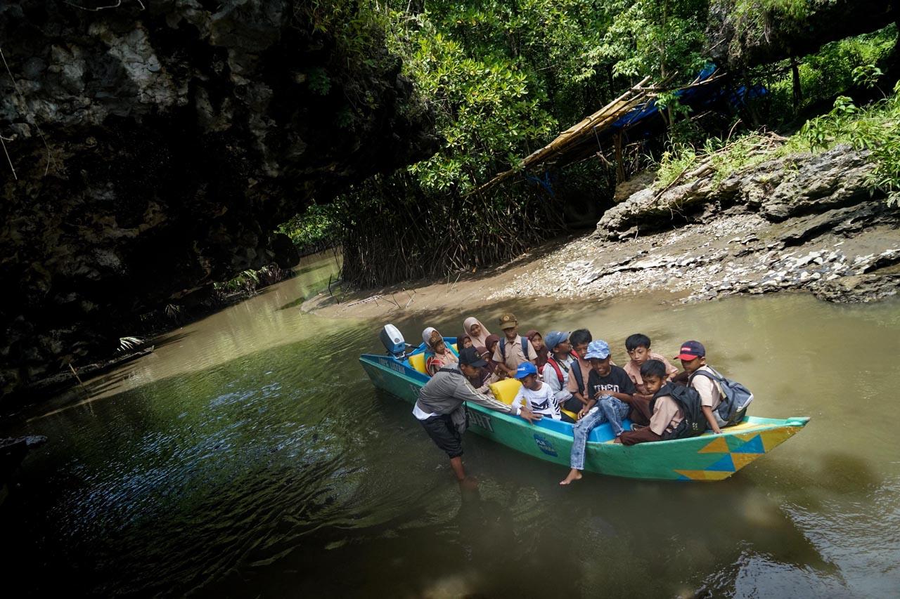 Transisi Perahu Berbahan...