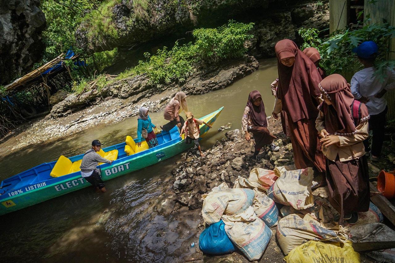 Transisi Perahu Berbahan...