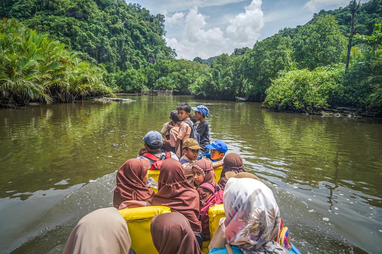 Transisi Perahu Berbahan...