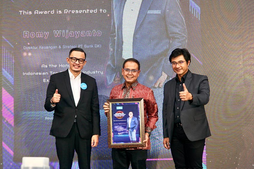 Bank DKI Raih The Top...