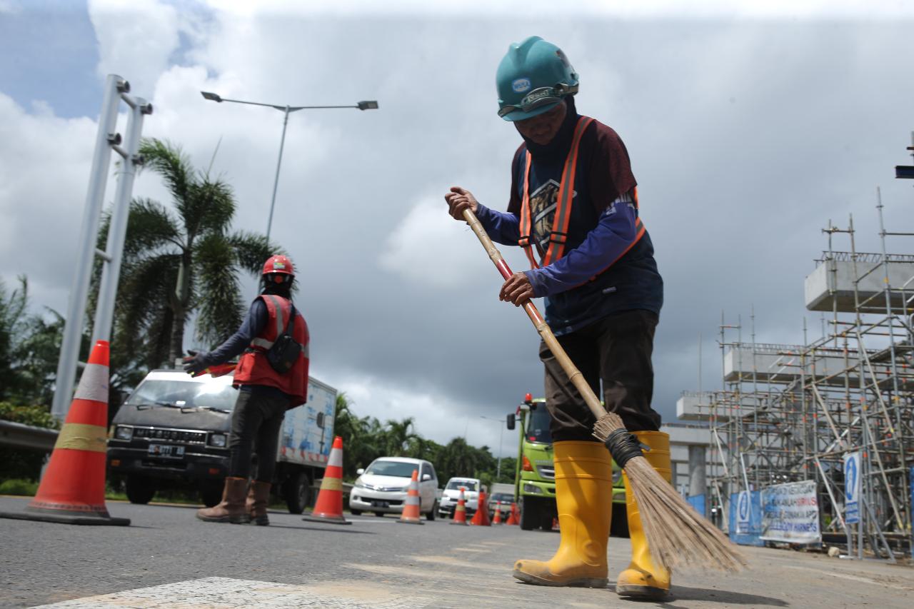 Melihat dari Dekat Proyek...