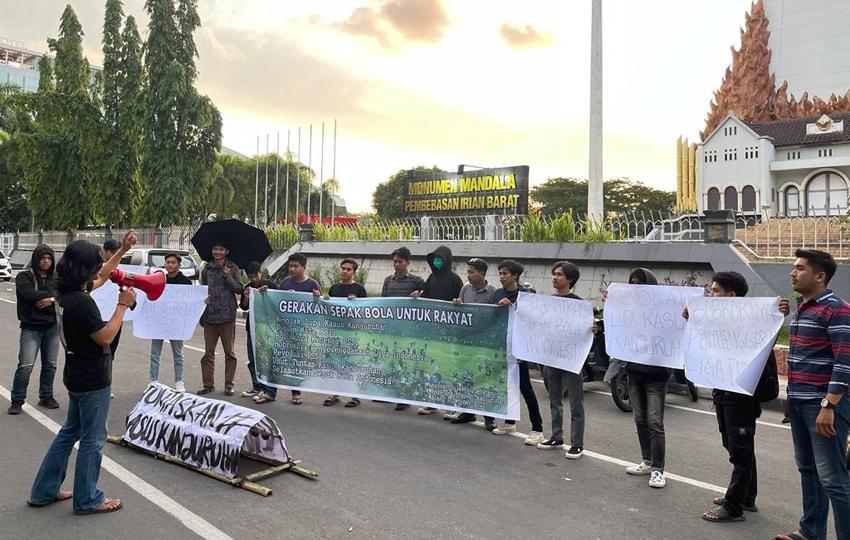 Bawa Keranda Mayat,...