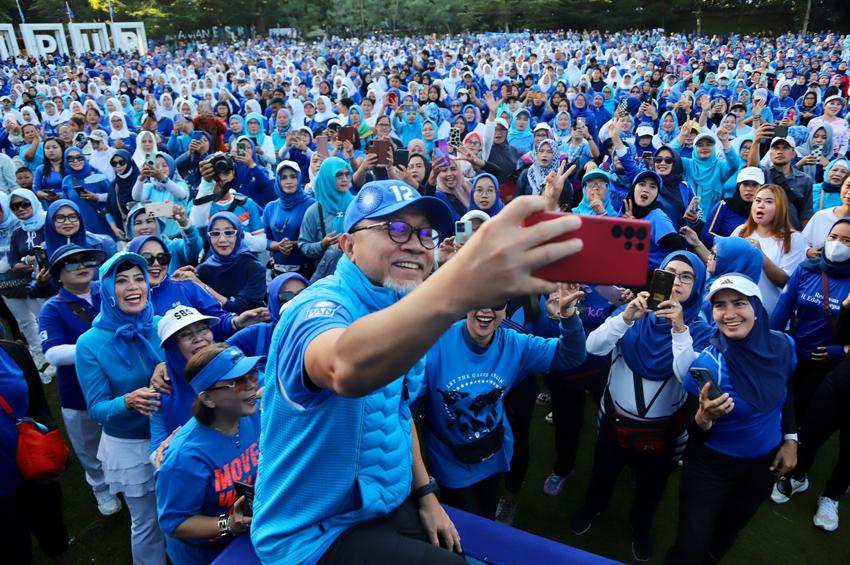 Hadiri Senam Sehat,...