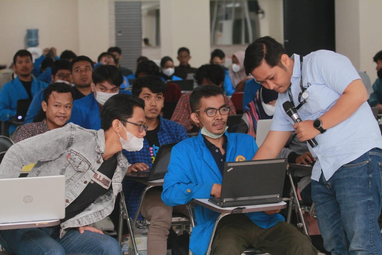 Kunjungi Universitas...