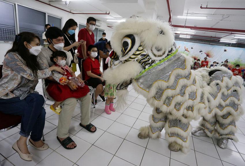 Rayakan Imlek, Barongsai...