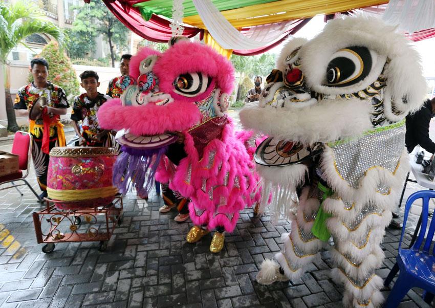 Rayakan Imlek, Barongsai...