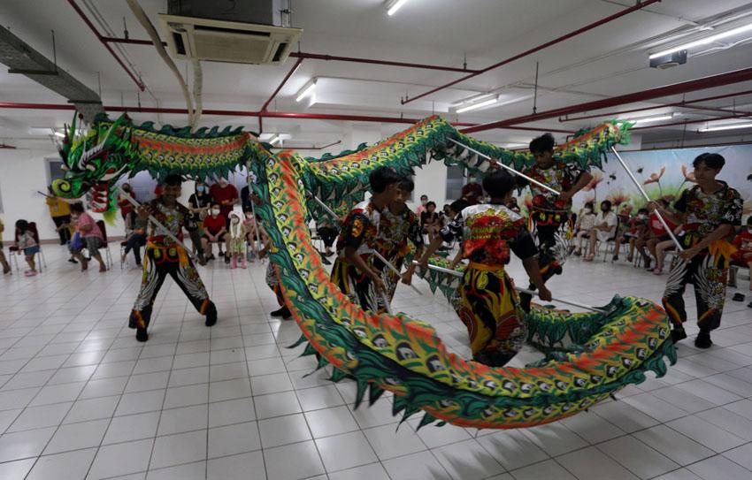 Rayakan Imlek, Barongsai...