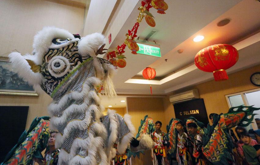 Rayakan Imlek, Barongsai...