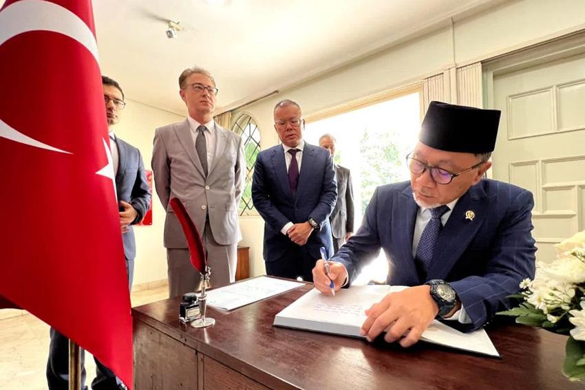 Sambangi Kedubes Turki...