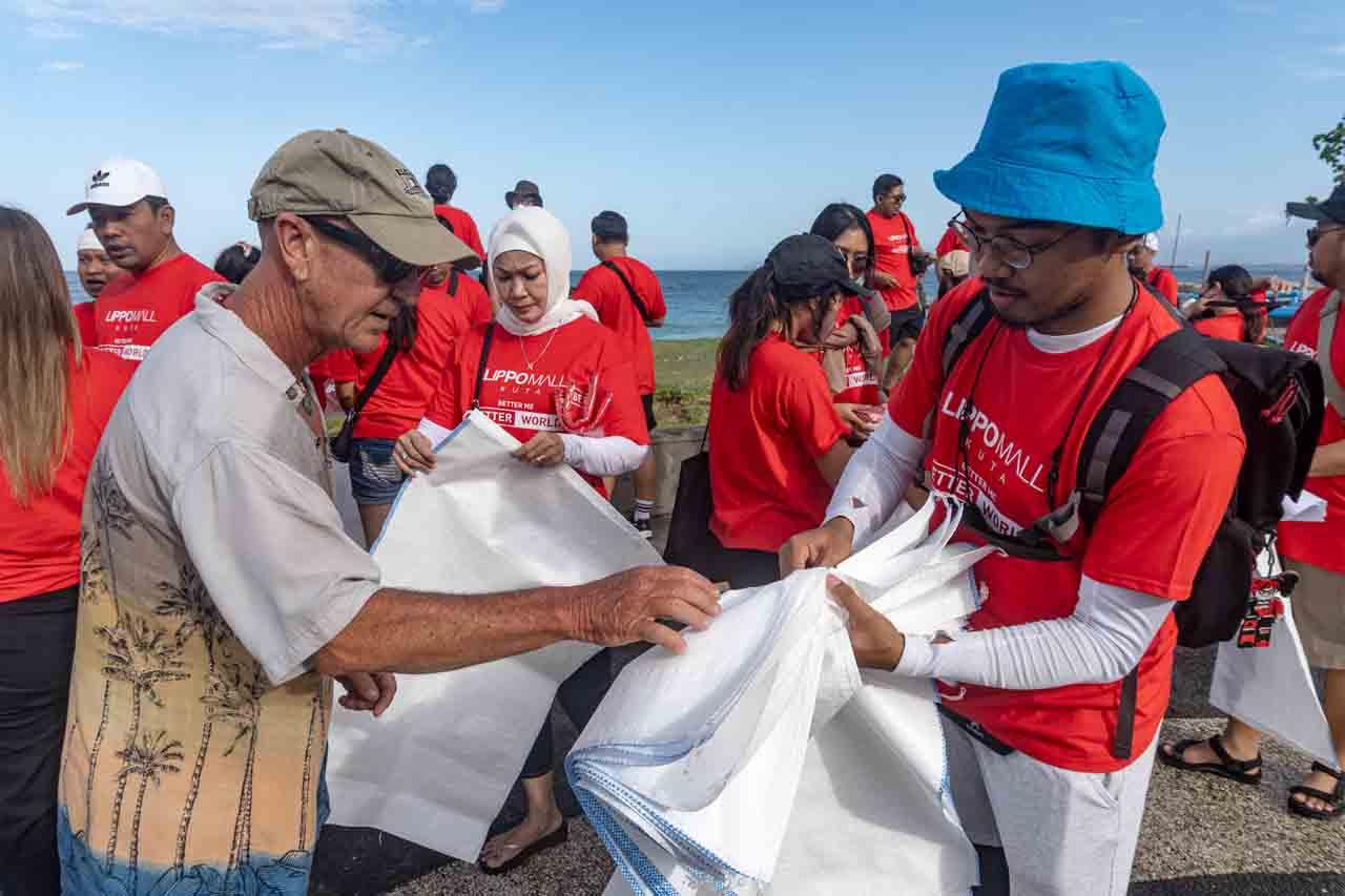 Aksi Bersih-bersih Sampah...