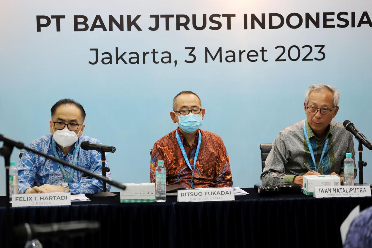 RUPS LB J Trust Bank...