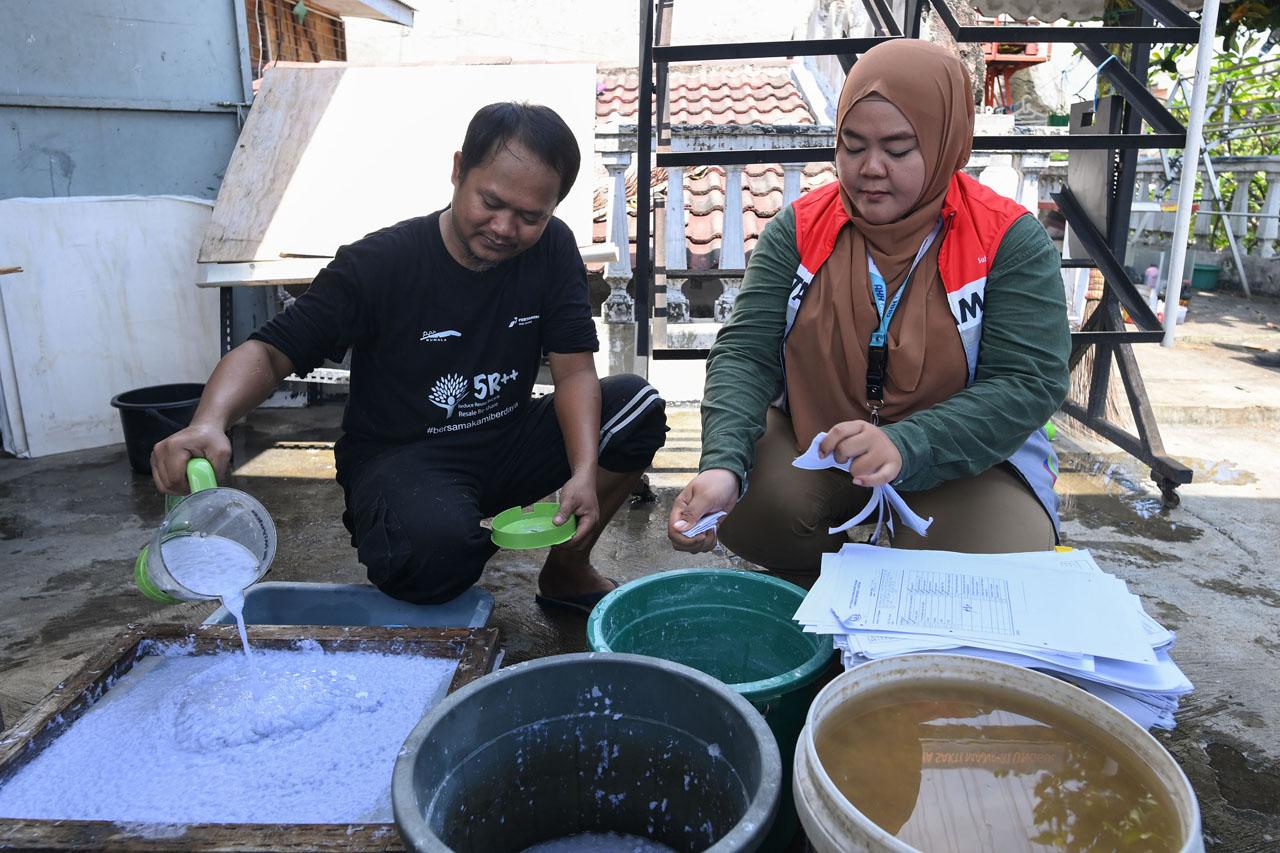 Pemberdayaan Komunitas...