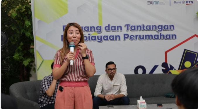 Legislator Sondang Tampubolon...
