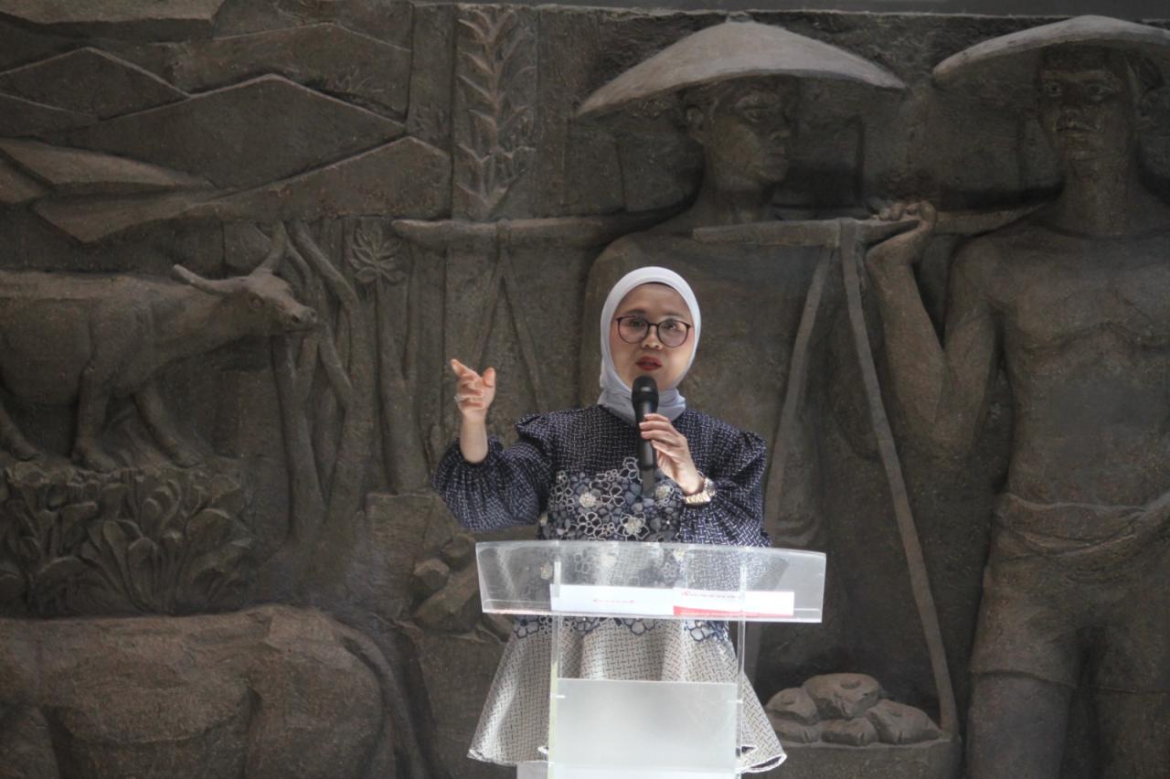 Penuhi Kebutuhan Anak,...