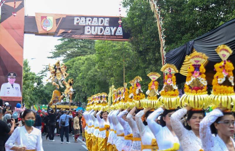 Kembali Digelar, Parade...
