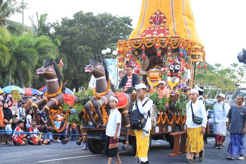 Kembali Digelar, Parade...