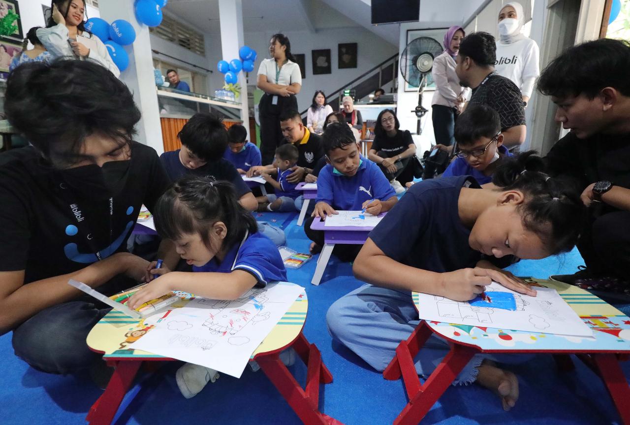 Penyerahan Donasi Program...