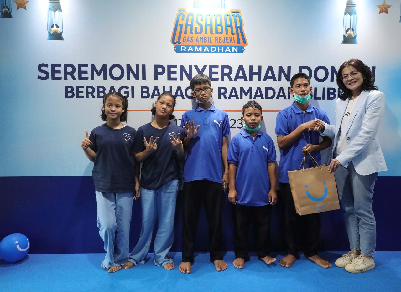 Penyerahan Donasi Program...
