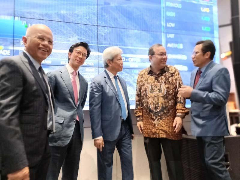 Resmi Melantai di BEI,...