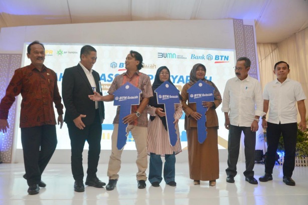 BTN Syariah Gelar Akad...