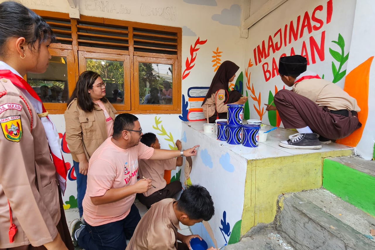 Berkarya Bercerita Tingkatkan...