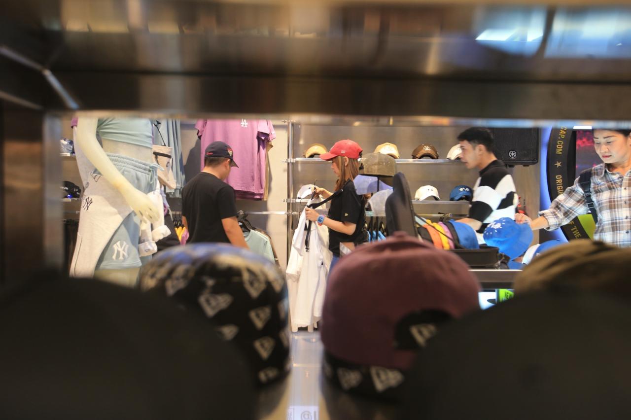 Berburu Topi Keren di...