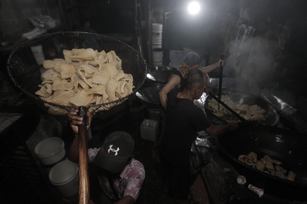 Melindungi Pekerja Rentan...