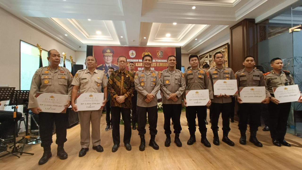 Peringati Hari Sarjana...