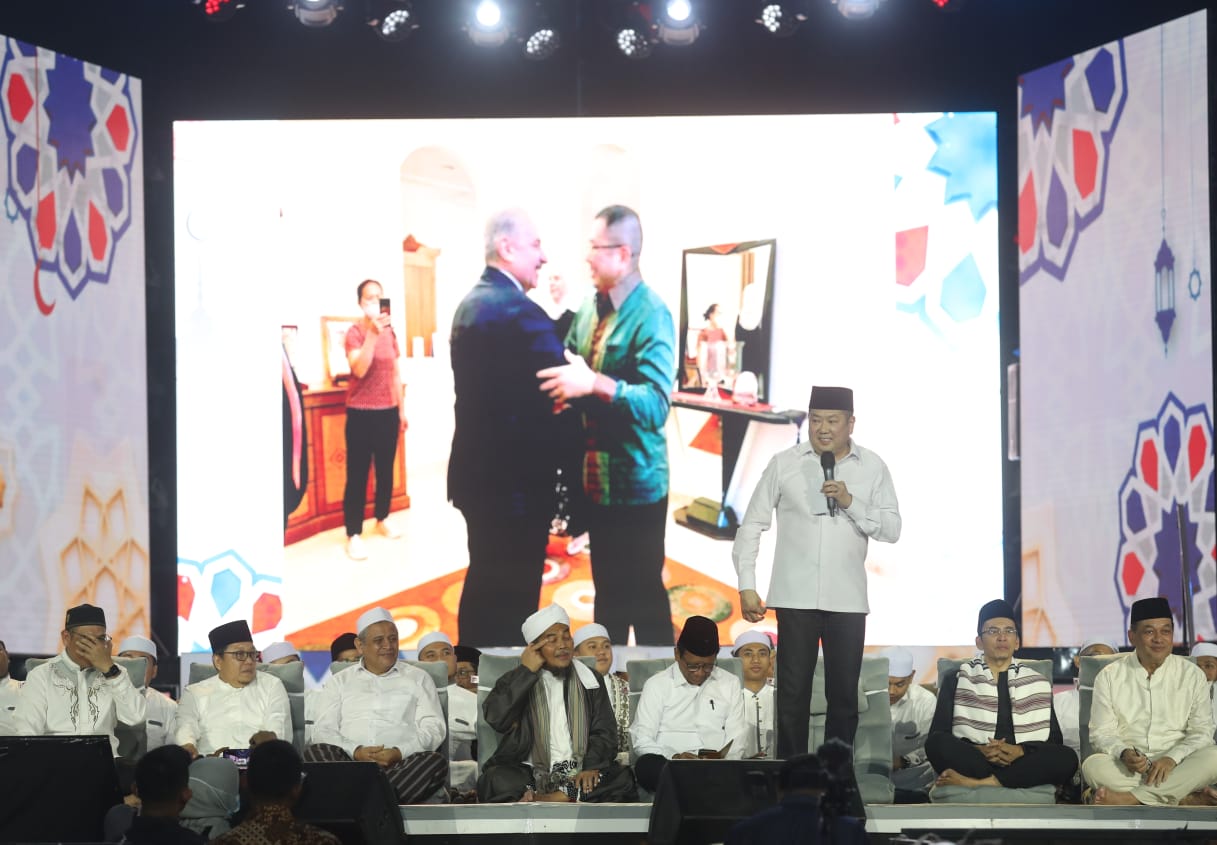 Mahfud MD dan HT Hadiri...