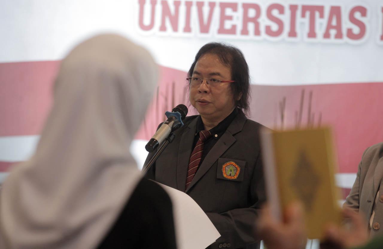 Universitas Moestopo...