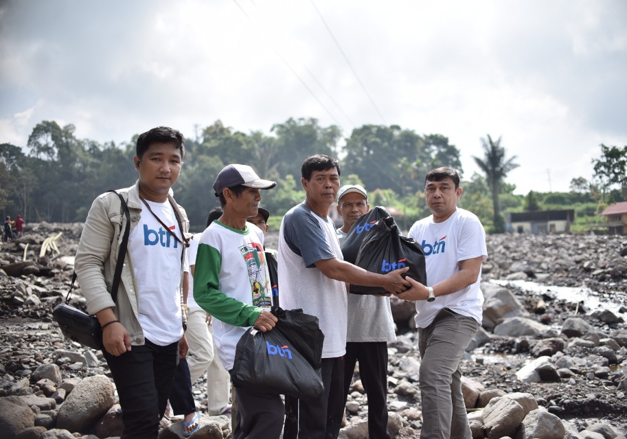 BTN Salurkan Bantuan...