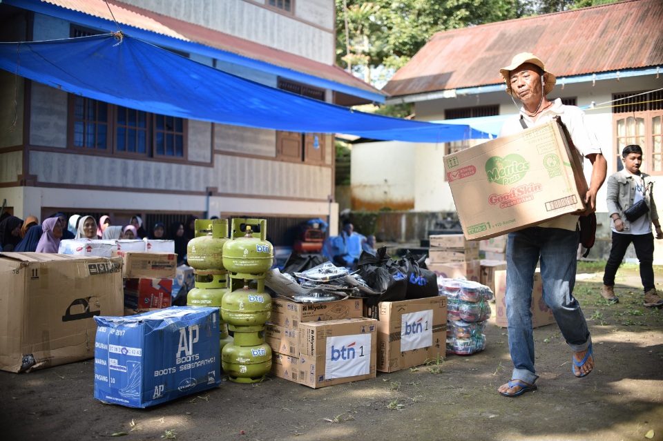 BTN Salurkan Bantuan...