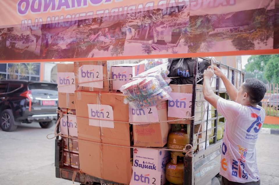 BTN Salurkan Bantuan...