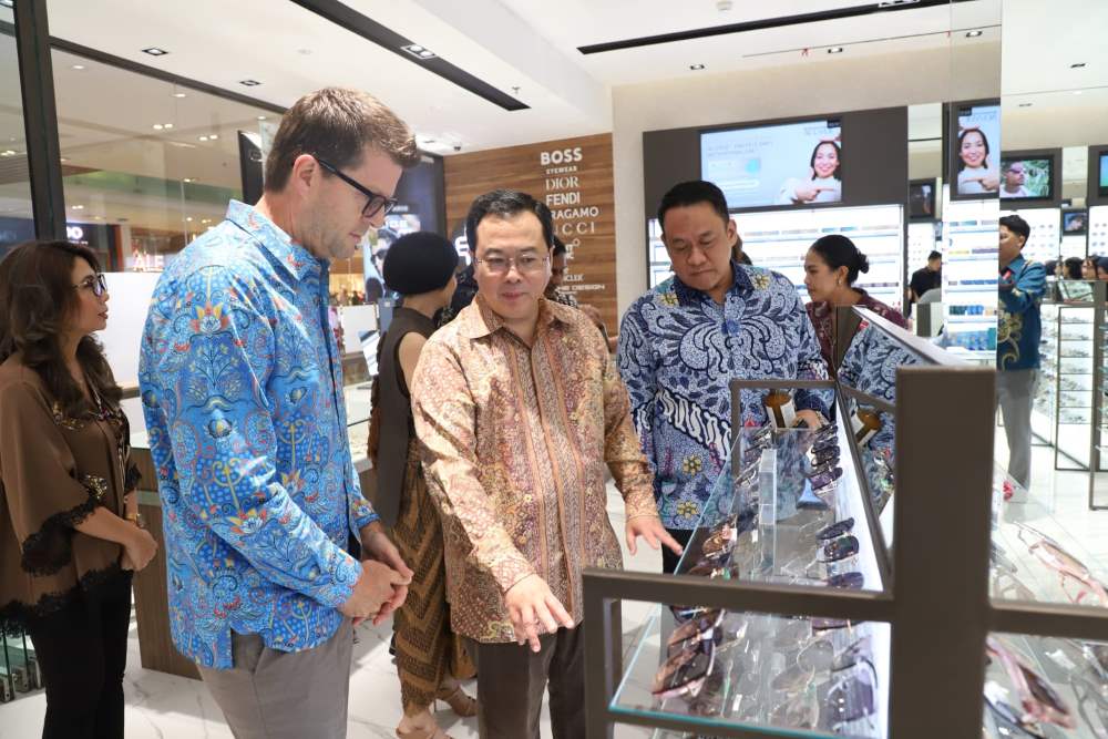 Optik Melawai Gandeng...