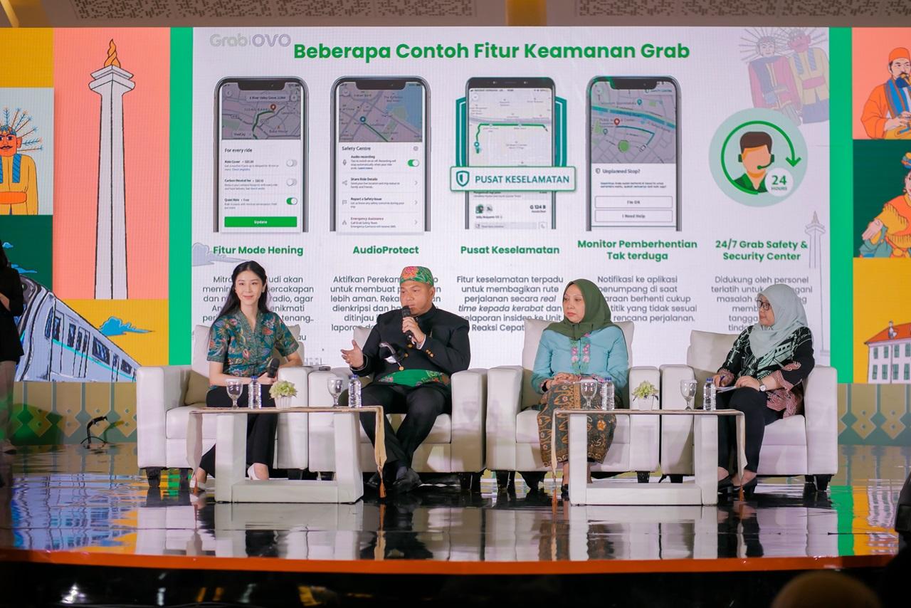 Grab Luncurkan Pusat...