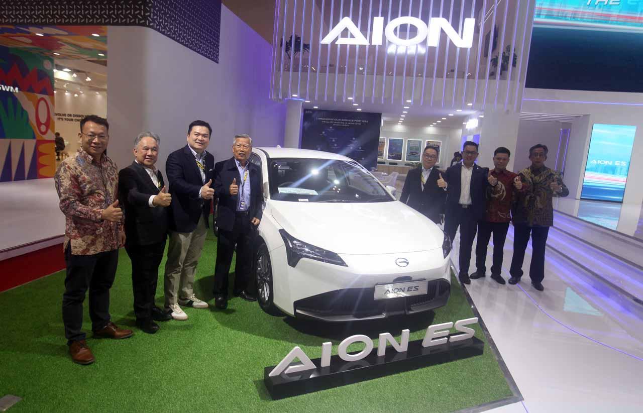 Hadir di GIIAS, Sedan...