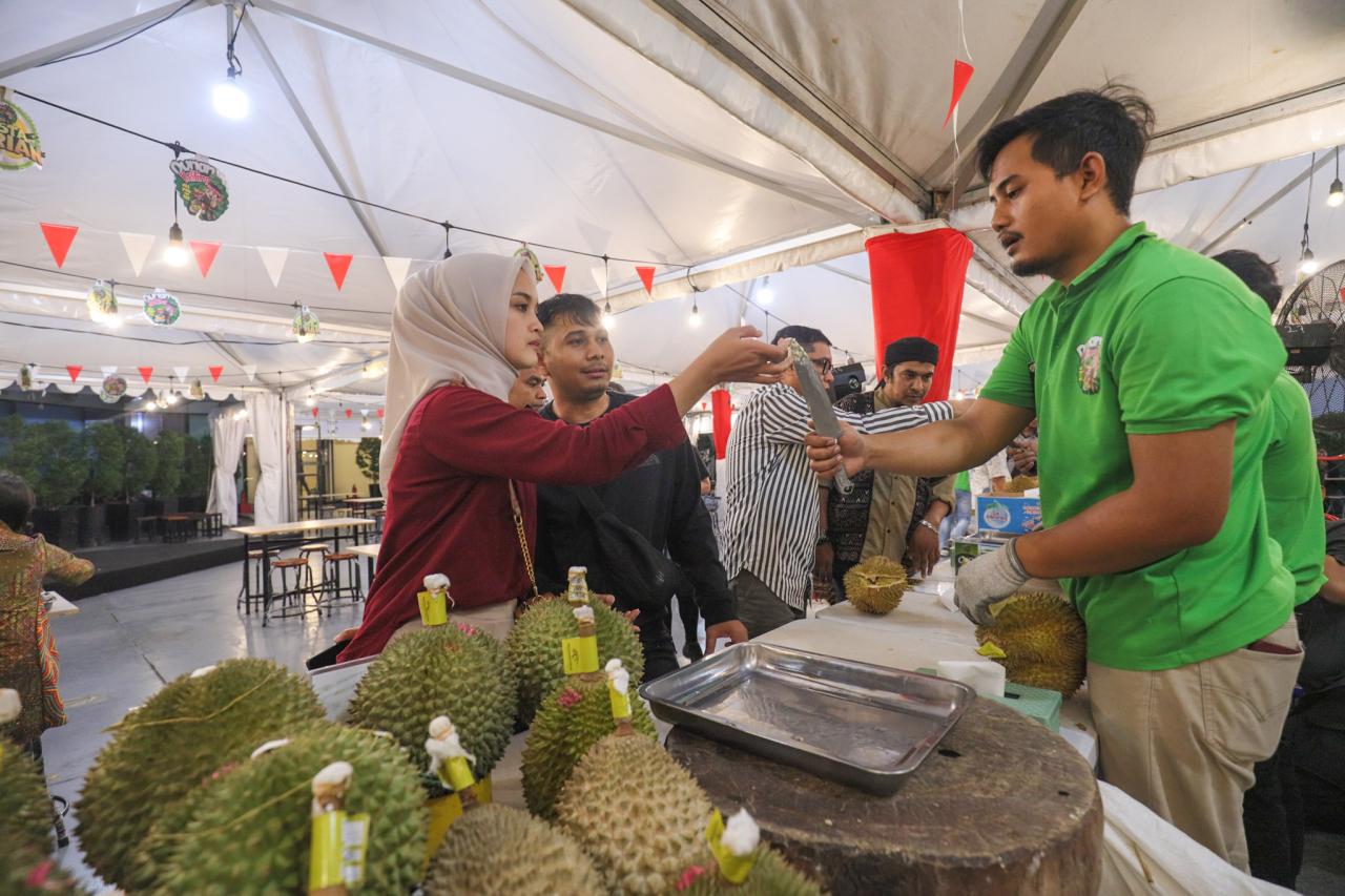 Sensasi Makan Durian...