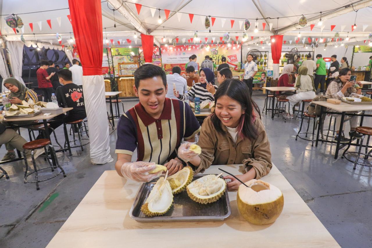 Sensasi Makan Durian...
