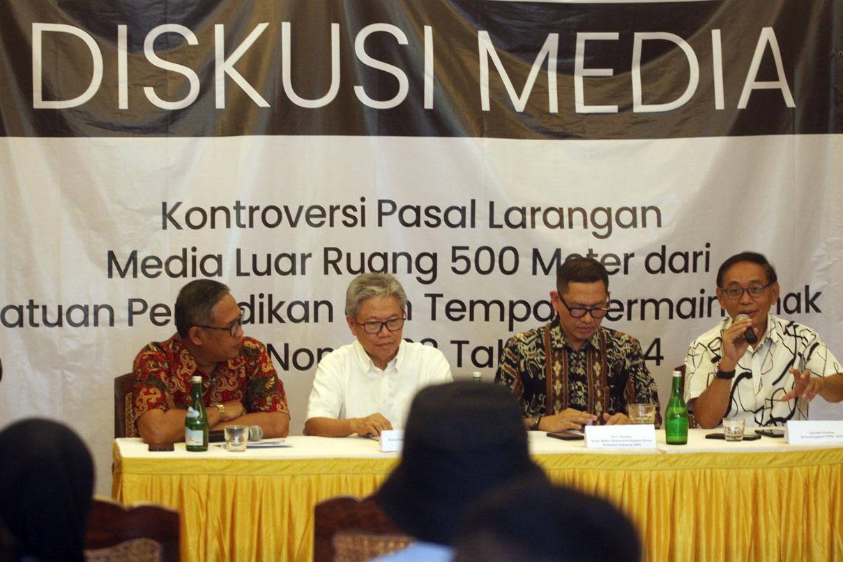 Diskusi Media Pembahasan...