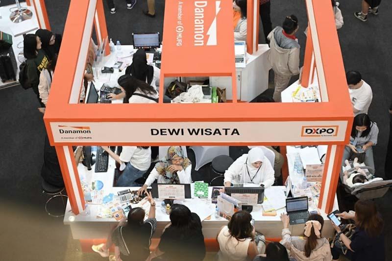 Bersama Grup Perusahaannya,Danamon...