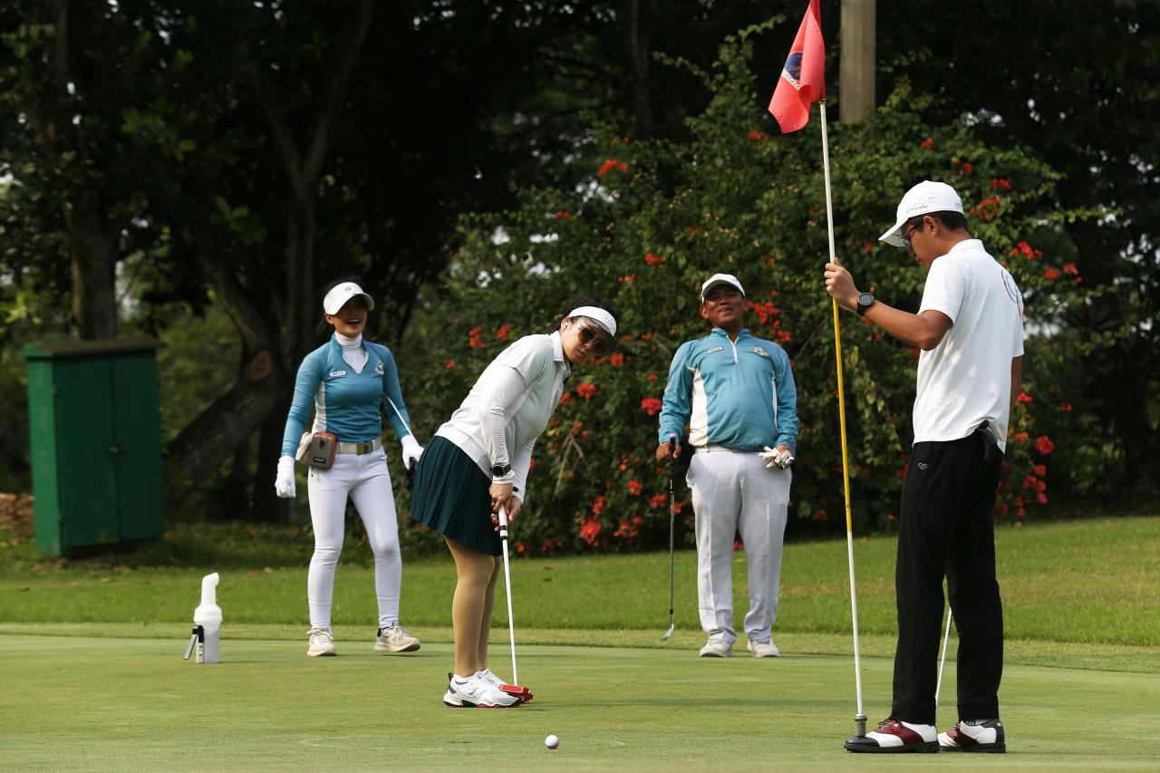 Fun Golf Couples Tournament:...