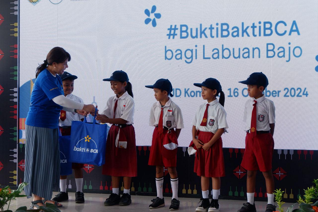Bakti BCA Ajak Masyarakat...