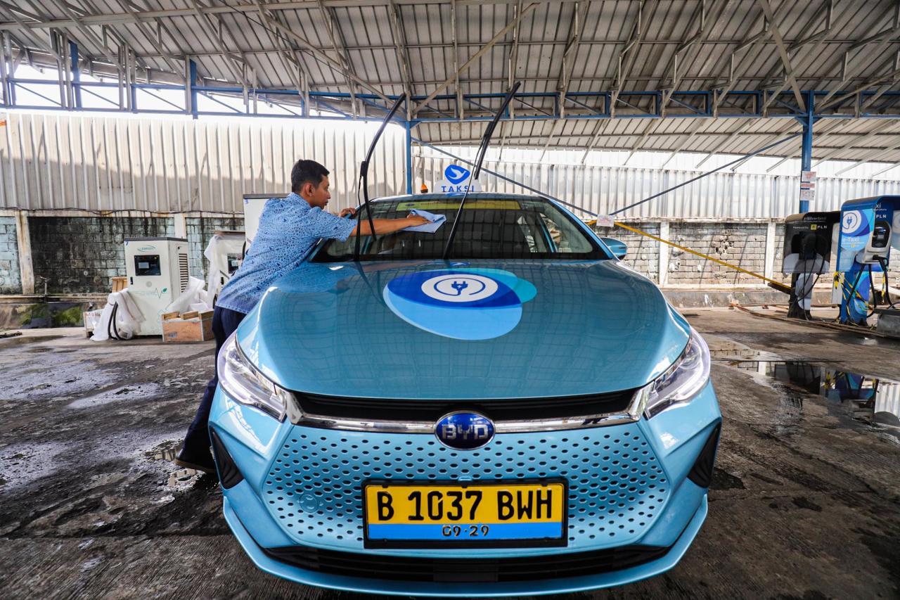 Perawatan Armada e-Bluebird...